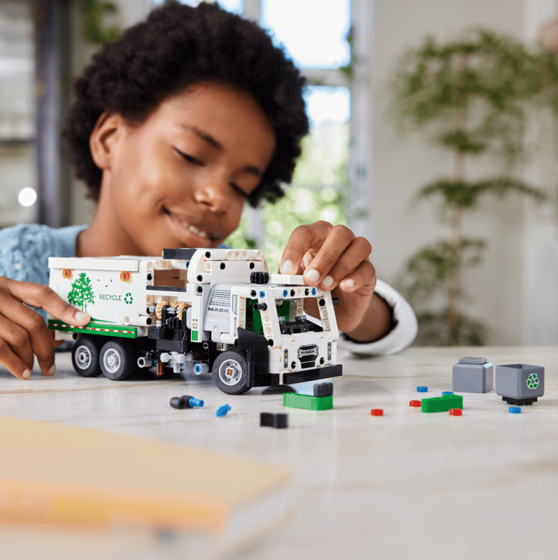 LEGO 42167 – Mack LR Electric Müllwagen