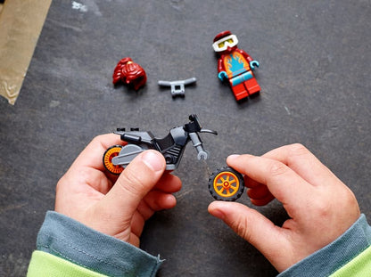 LEGO 60311 – Feuer-Stuntbike